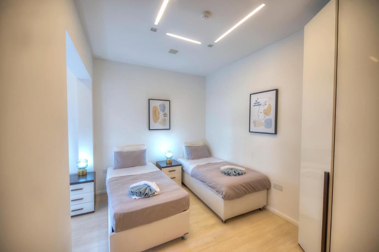 Bright And Spacious 3 Bedroom Apartment With Breathtaking Views - Goslm-5 Sliema Esterno foto