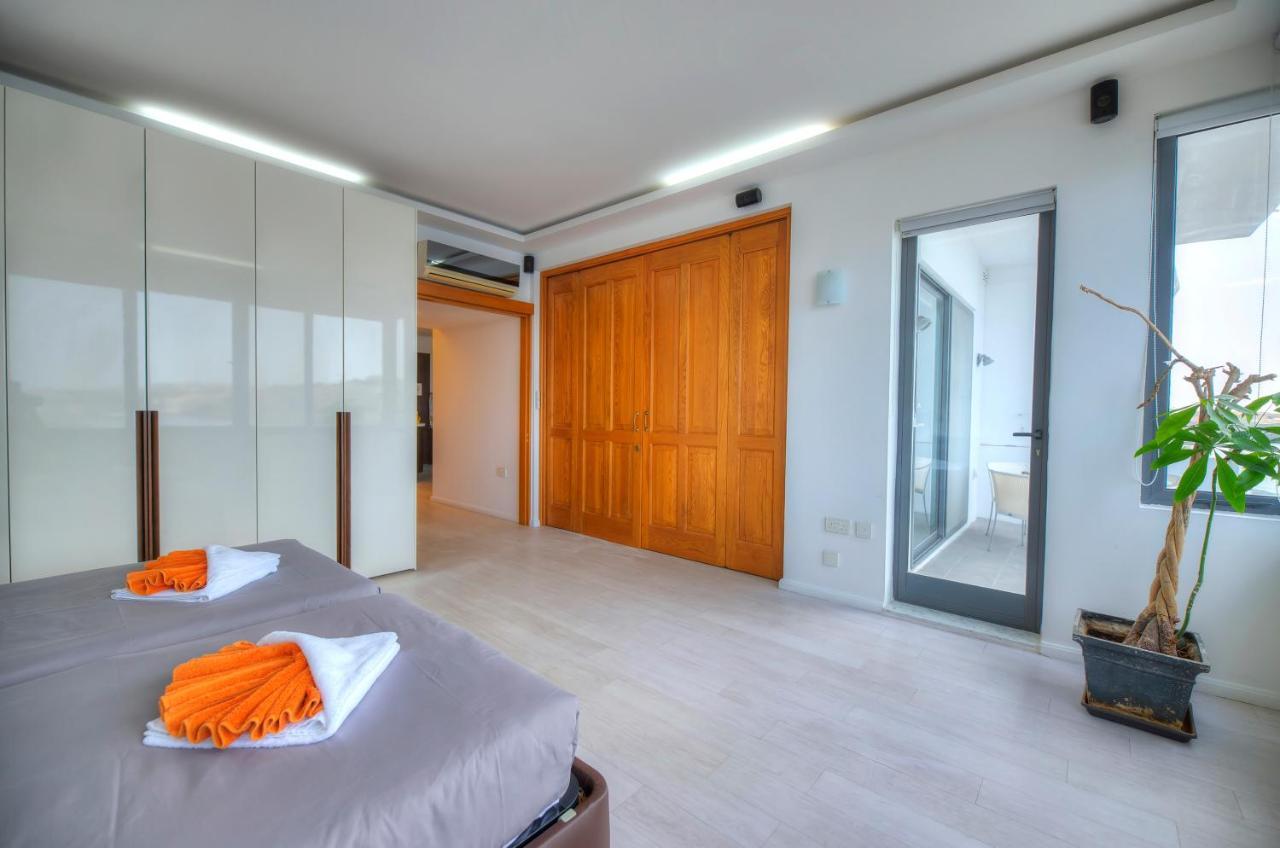 Bright And Spacious 3 Bedroom Apartment With Breathtaking Views - Goslm-5 Sliema Esterno foto