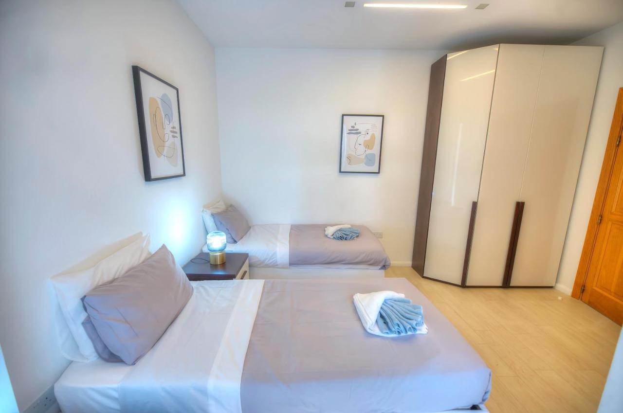 Bright And Spacious 3 Bedroom Apartment With Breathtaking Views - Goslm-5 Sliema Esterno foto