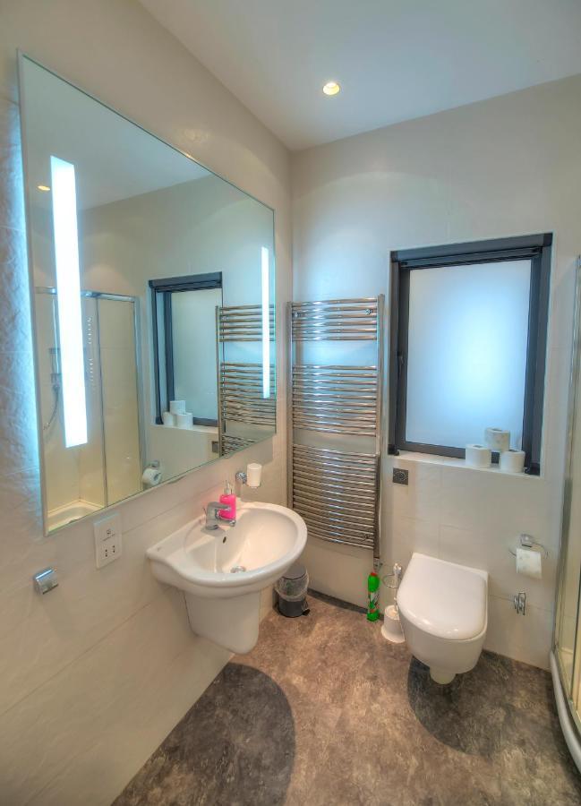 Bright And Spacious 3 Bedroom Apartment With Breathtaking Views - Goslm-5 Sliema Esterno foto