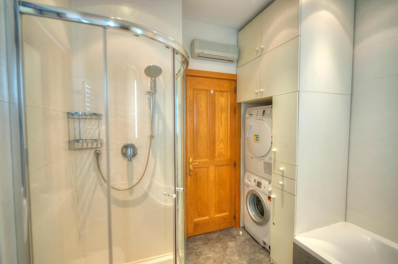 Bright And Spacious 3 Bedroom Apartment With Breathtaking Views - Goslm-5 Sliema Esterno foto