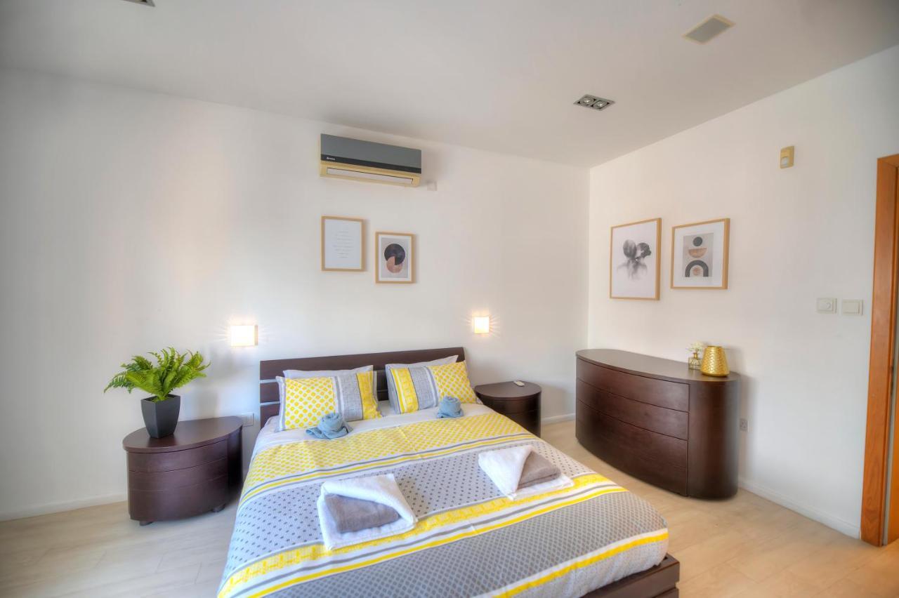 Bright And Spacious 3 Bedroom Apartment With Breathtaking Views - Goslm-5 Sliema Esterno foto