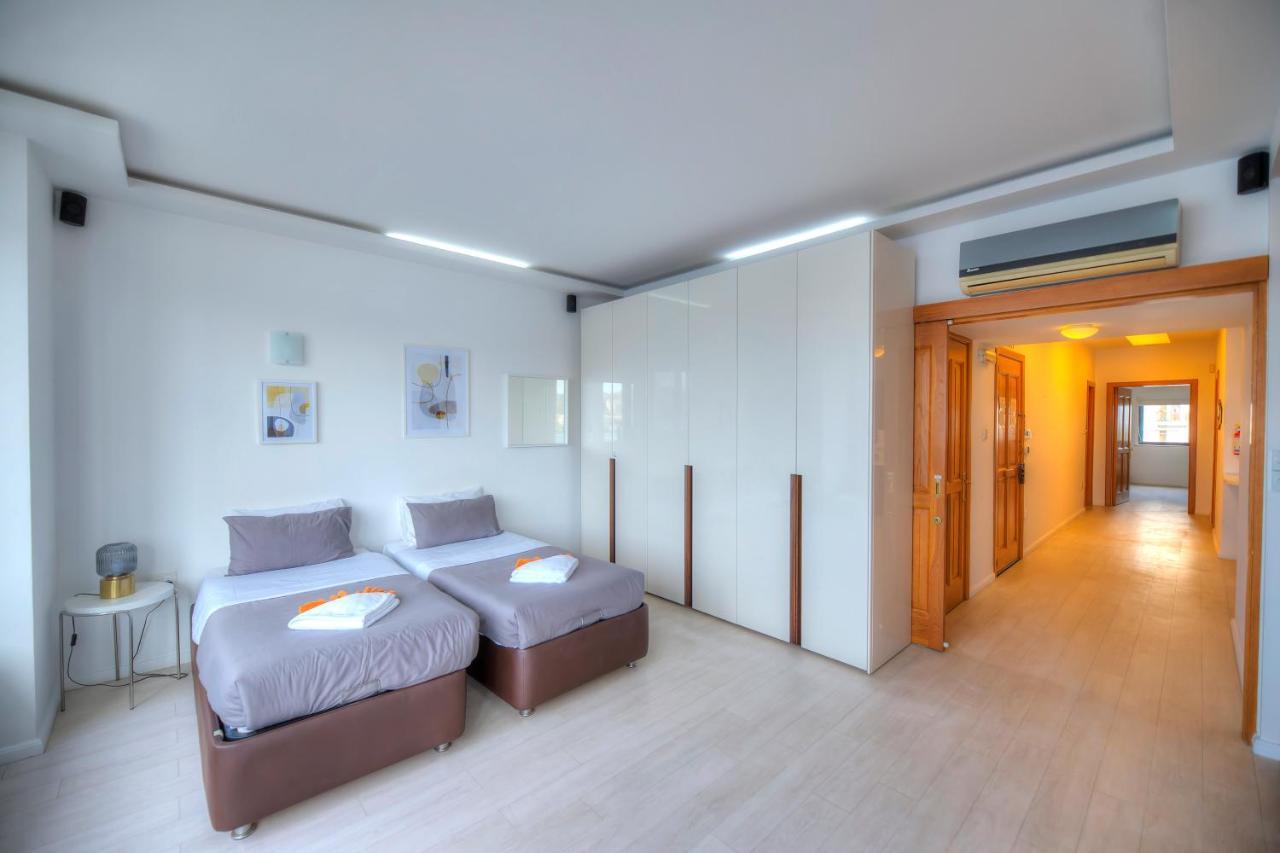 Bright And Spacious 3 Bedroom Apartment With Breathtaking Views - Goslm-5 Sliema Esterno foto